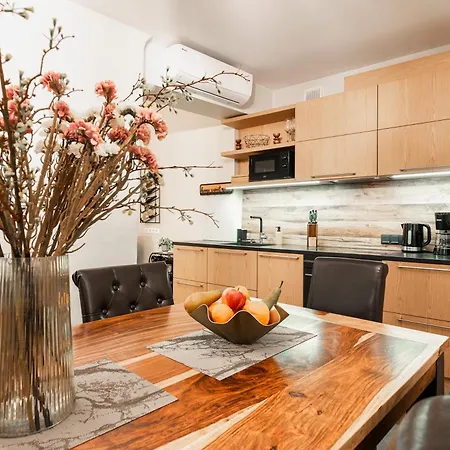 Airhome - Royal Family Tallin