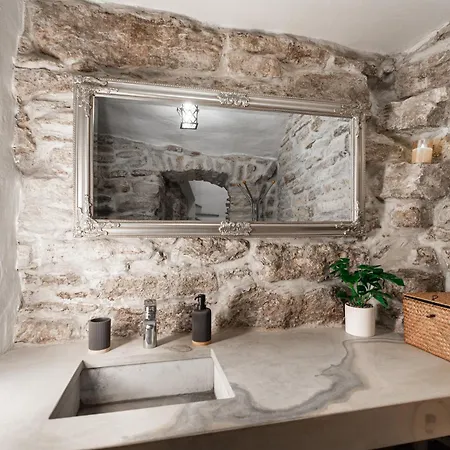 Airhome - Royal Family *