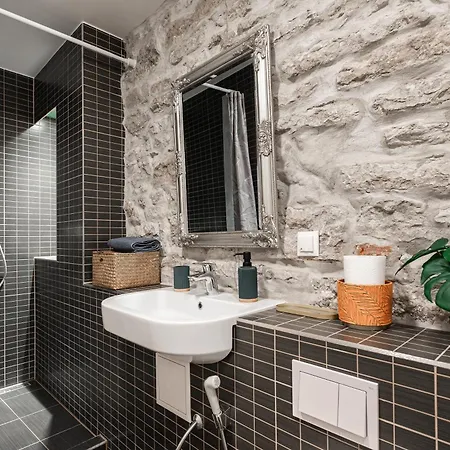 Airhome - Royal Family Tallin