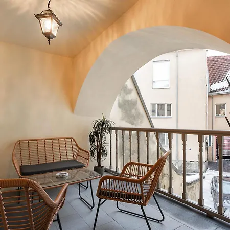 Airhome - Royal Family * تالين