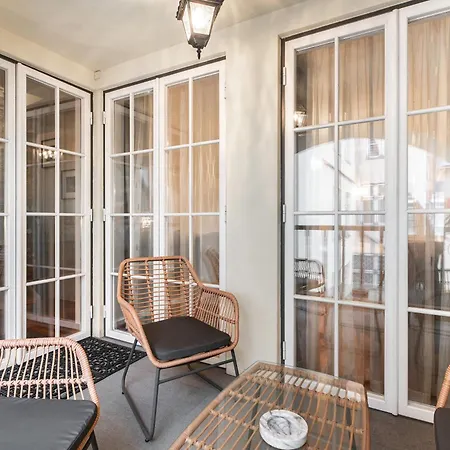 Airhome - Royal Family