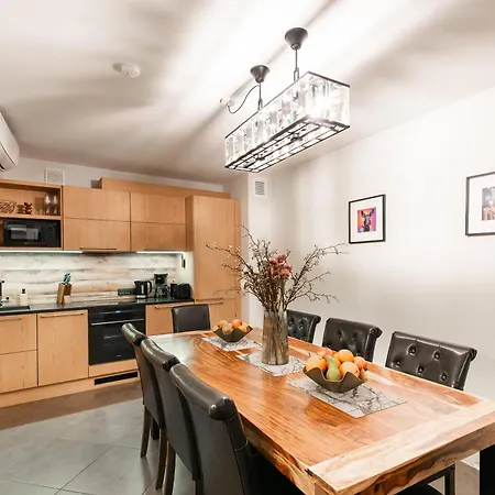 Airhome - Royal Family *