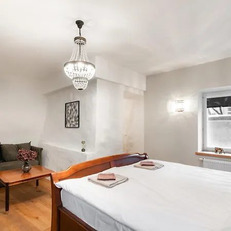 Airhome - Royal Family Apartament Tallin