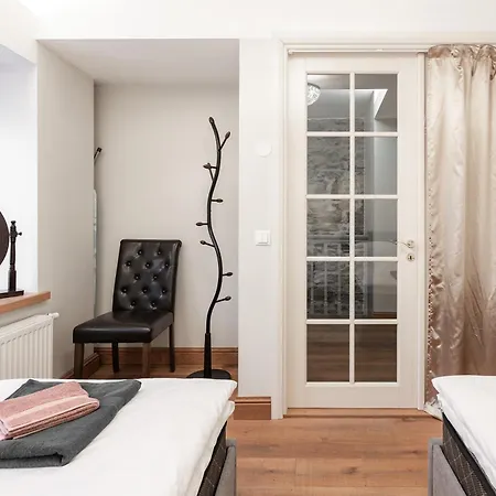 Airhome - Royal Family