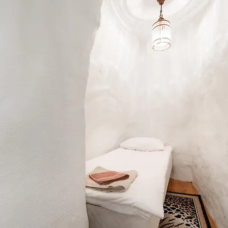 Airhome - Royal Family Tallin