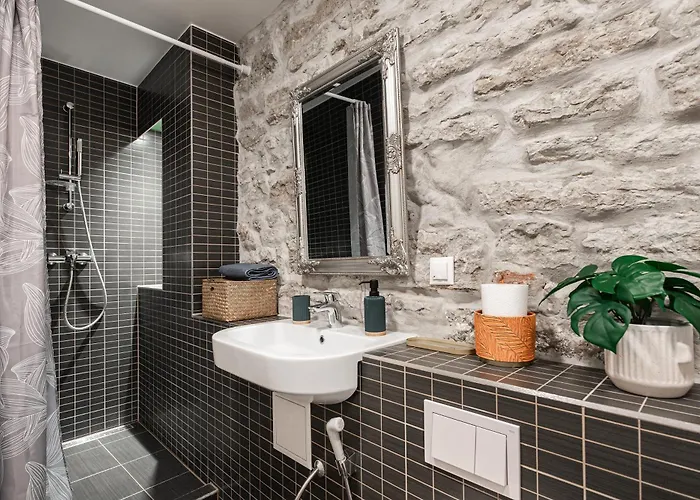 Airhome - Royal Family Таллин