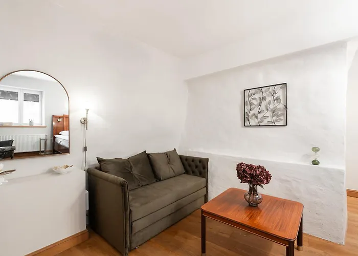 Airhome - Royal Family