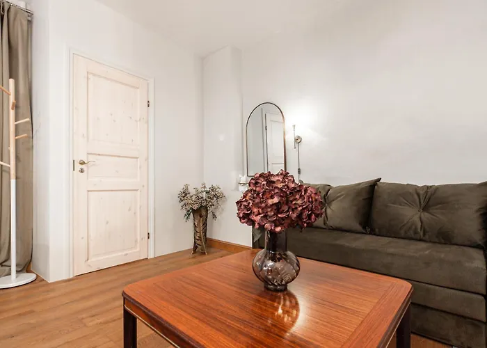 Airhome - Royal Family Таллин