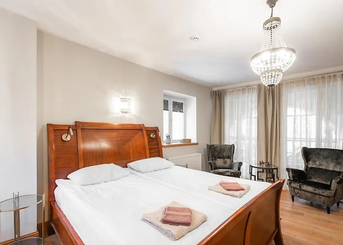 Airhome - Royal Family * Tallinn