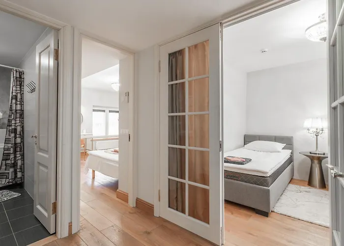 Airhome - Royal Family