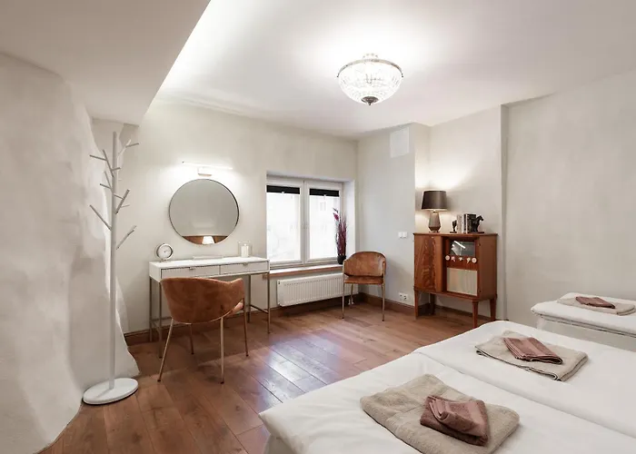 Airhome - Royal Family * Tallinn