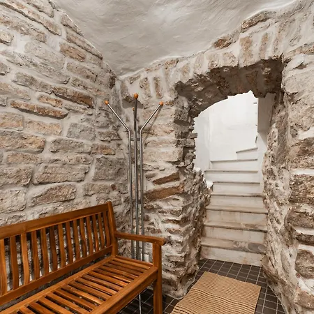 Airhome - Royal Family