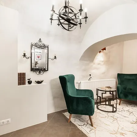 Airhome - Royal Family * Tallinn