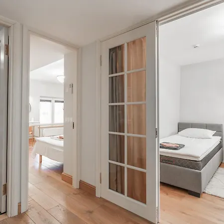 Airhome - Royal Family