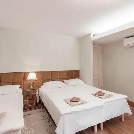 Airhome - Royal Family *