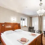 Airhome - Royal Family * Tallinn