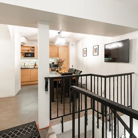 Airhome - Royal Family *