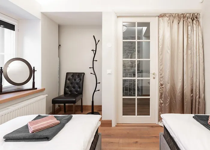 Airhome - Royal Family