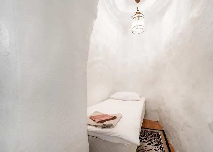 Airhome - Royal Family Tallinn